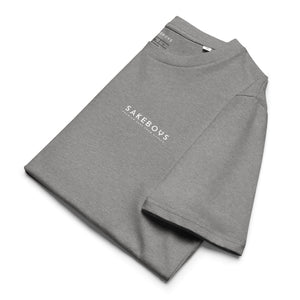 SAKEBOYS® ユニセックスオーガニックリブネックTシャツ ホワイトロゴ
